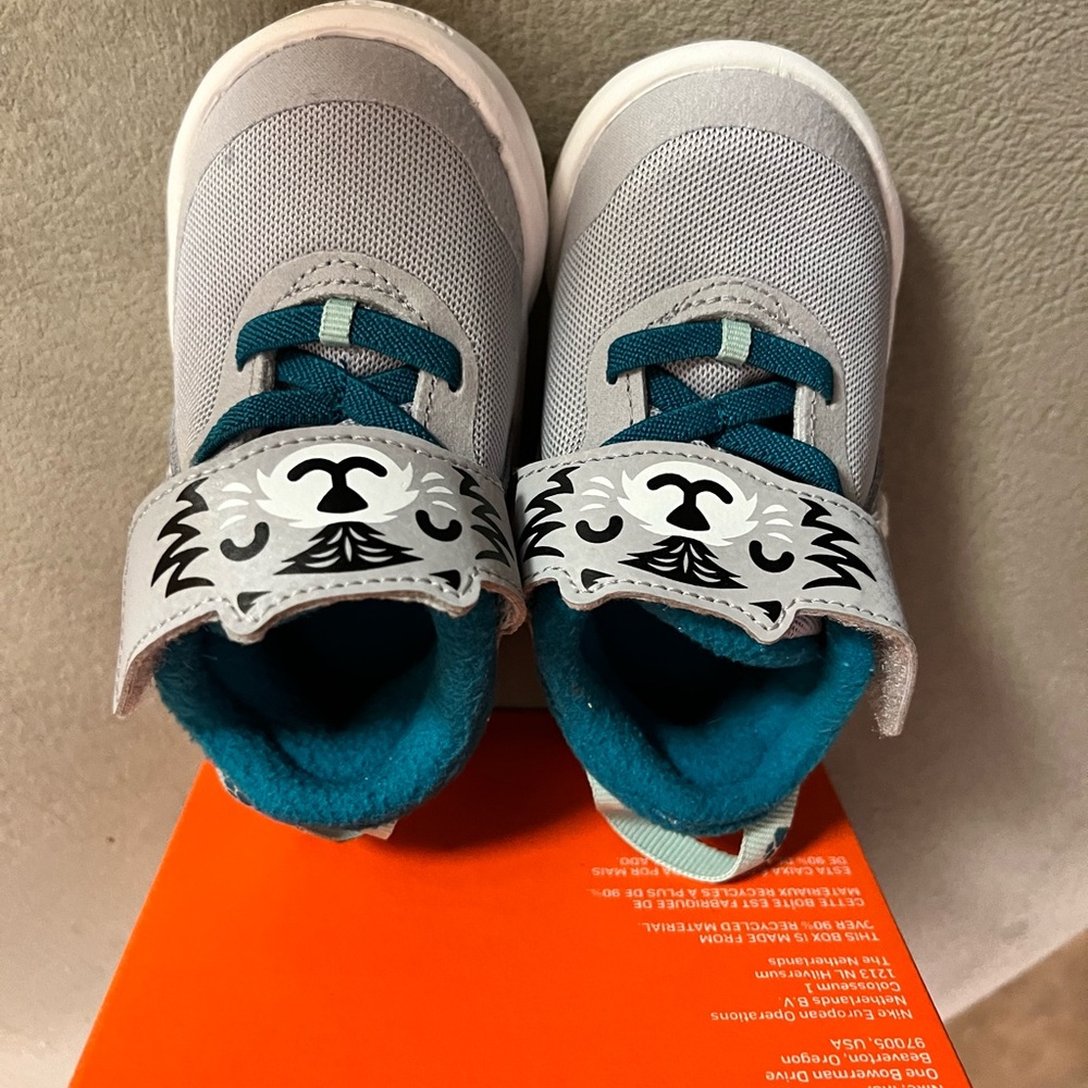 5 Nike Team Hustle D 10 Lil Wolf Infant Toddler Size 5C NEW sneaker kicks shoes